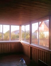 СТ "Холмы". Остекление террасы. «Холодное» остекление – алюминиевый профиль СИАЛ, белого цвета, заполнение - стекло 4мм.