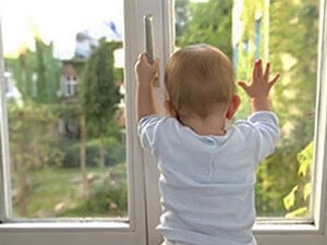 Замок на окно – безопасность для детей